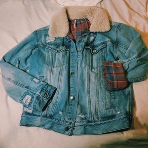 FREE PEOPLE JEAN JACKET WITH FAUX FUR COLLAR